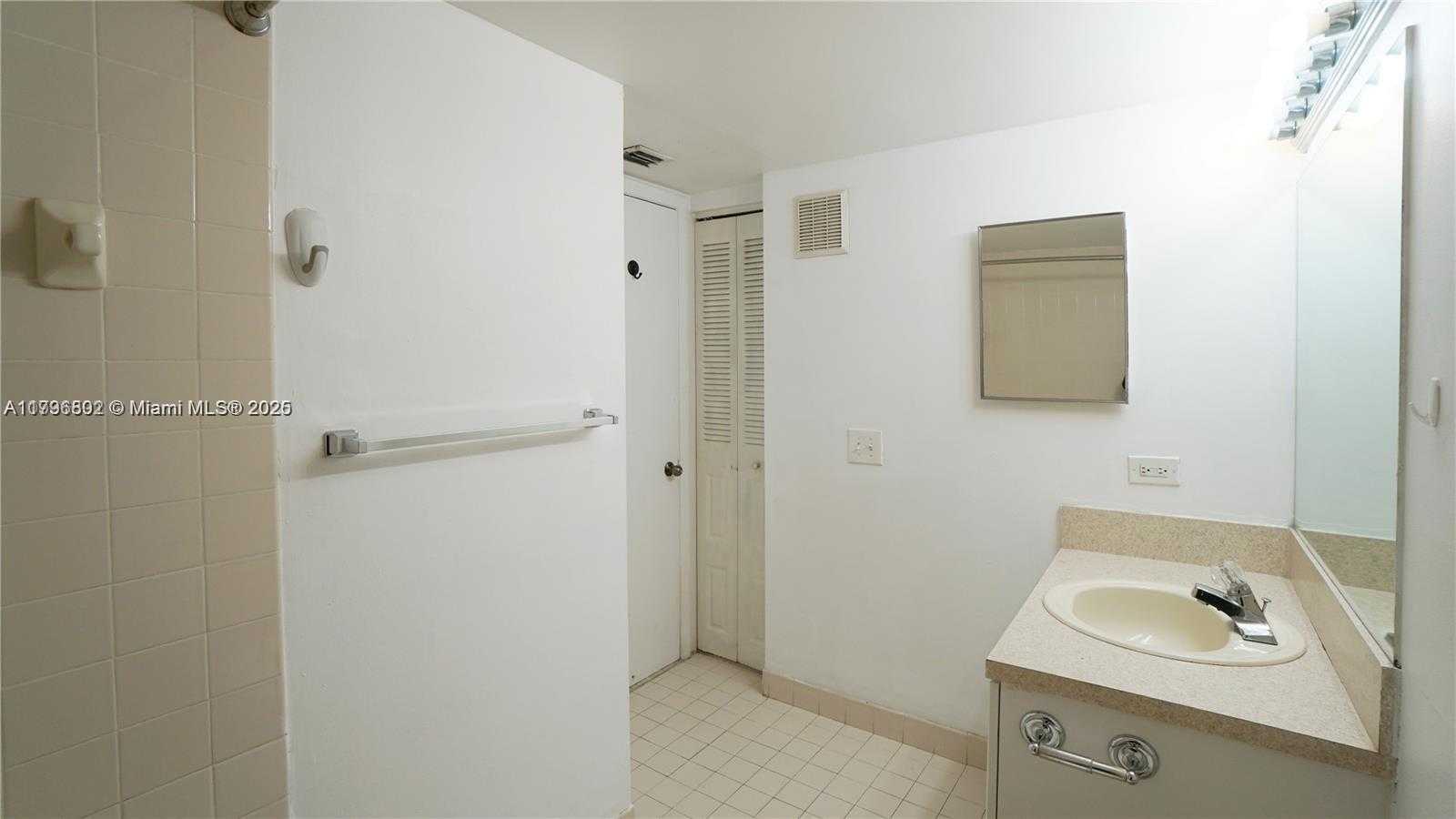 Small Image of 8100 GENEVA CT #343, Doral Number 13