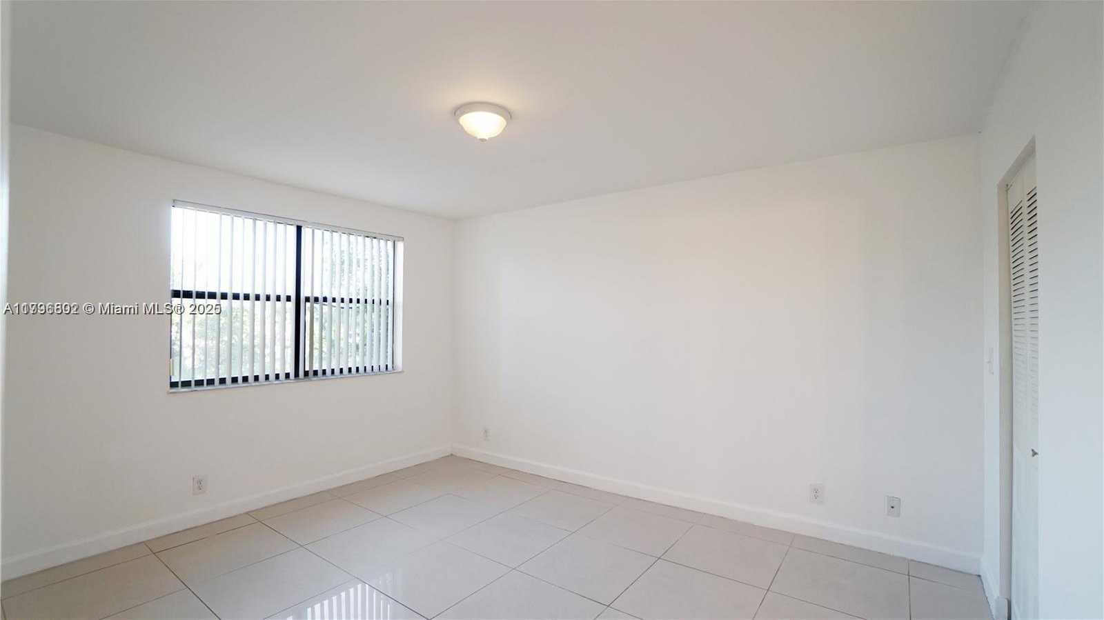 Small Image of 8100 GENEVA CT #343, Doral Number 14