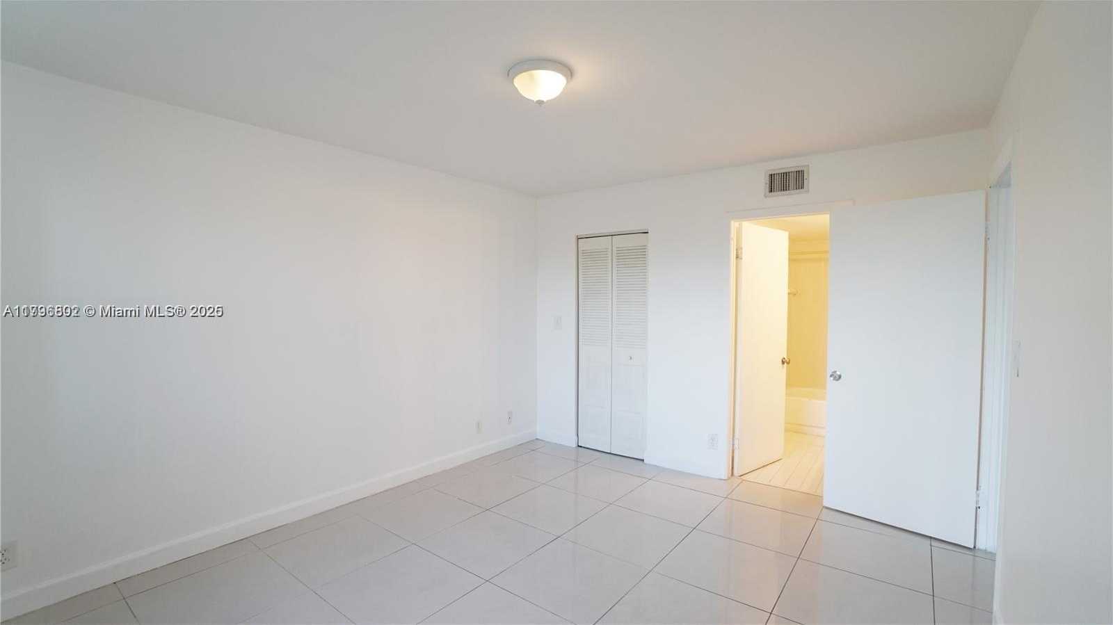 Small Image of 8100 GENEVA CT #343, Doral Number 15