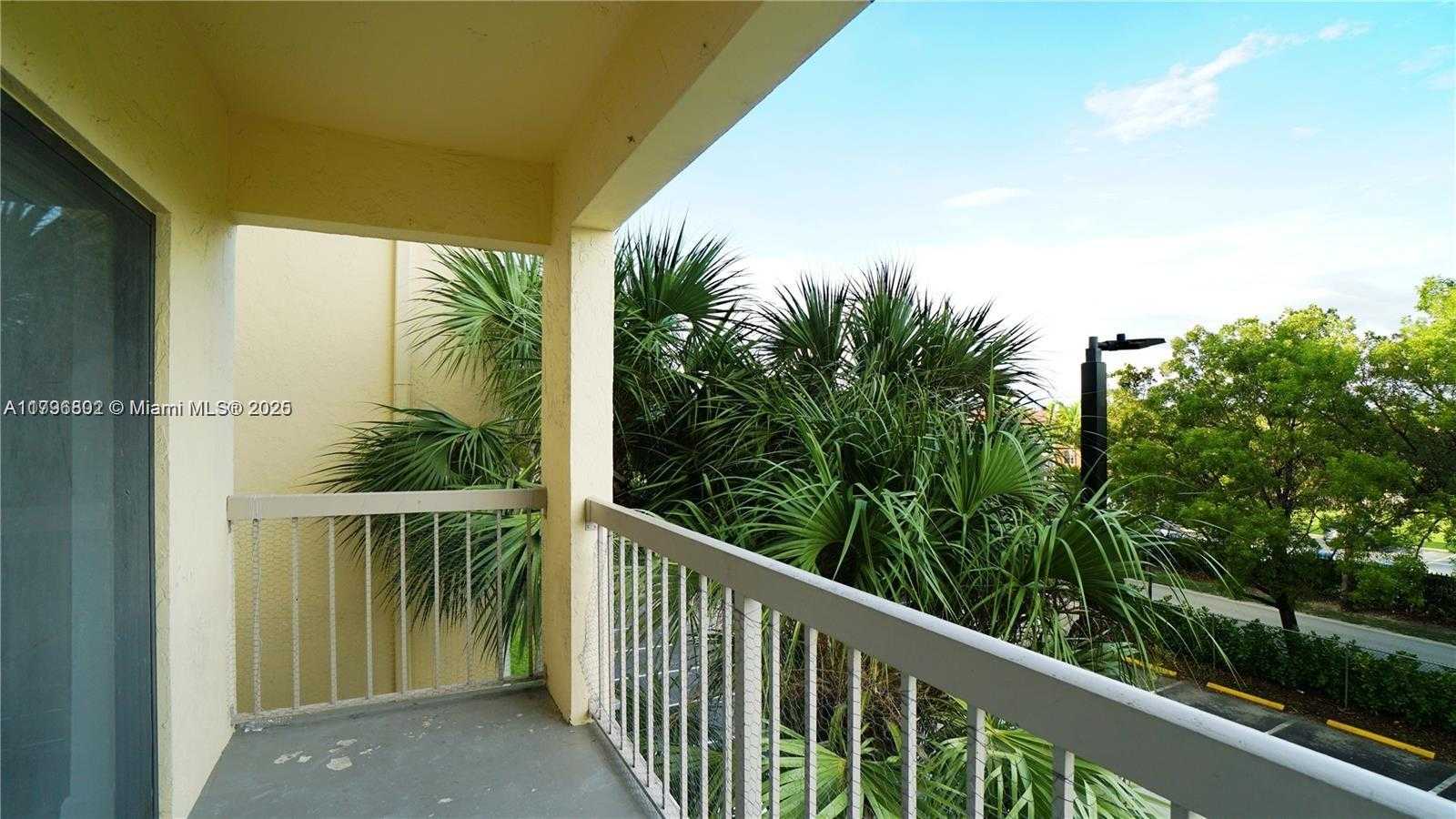 Small Image of 8100 GENEVA CT #343, Doral Number 2
