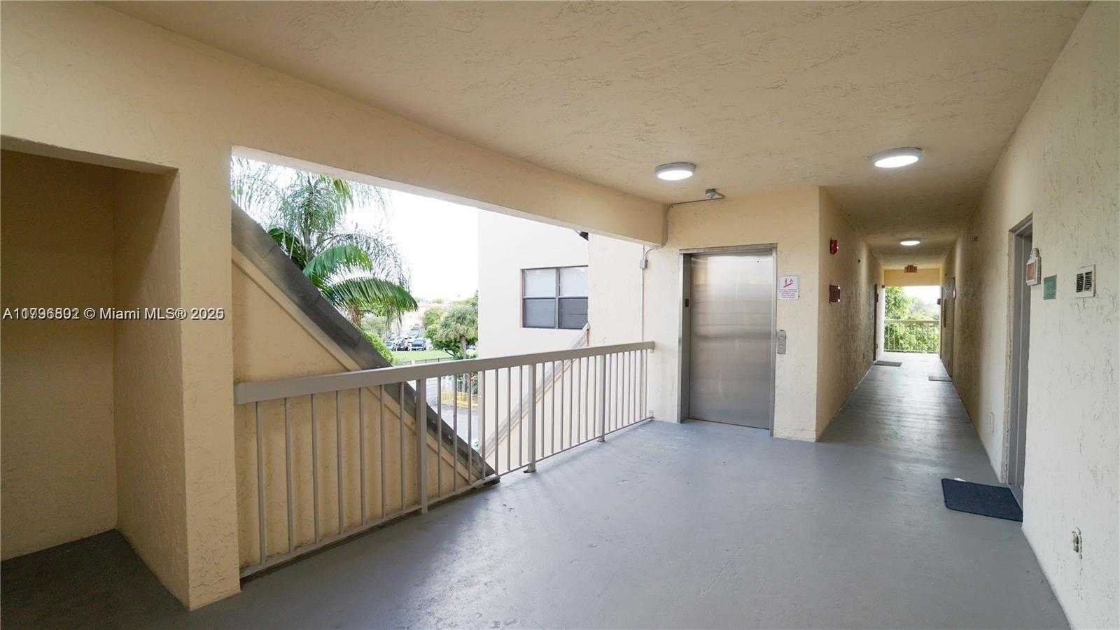 Small Image of 8100 GENEVA CT #343, Doral Number 20