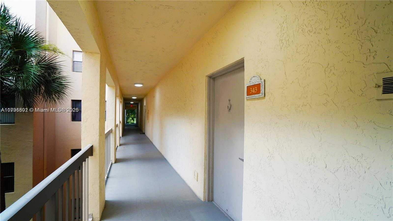 Small Image of 8100 GENEVA CT #343, Doral Number 21