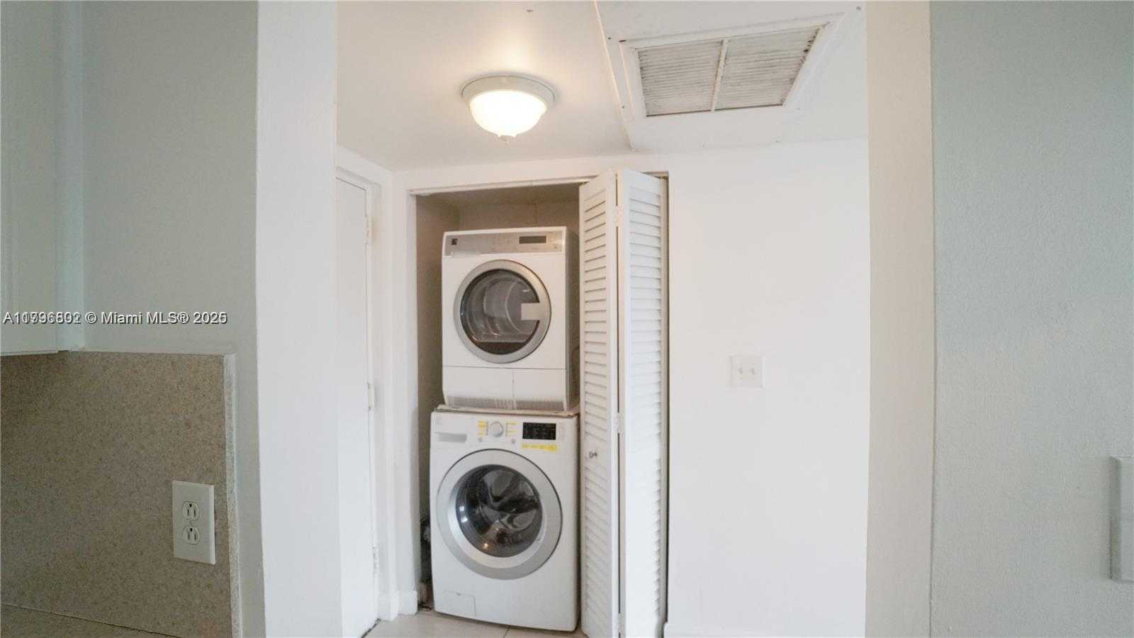 Small Image of 8100 GENEVA CT #343, Doral Number 3
