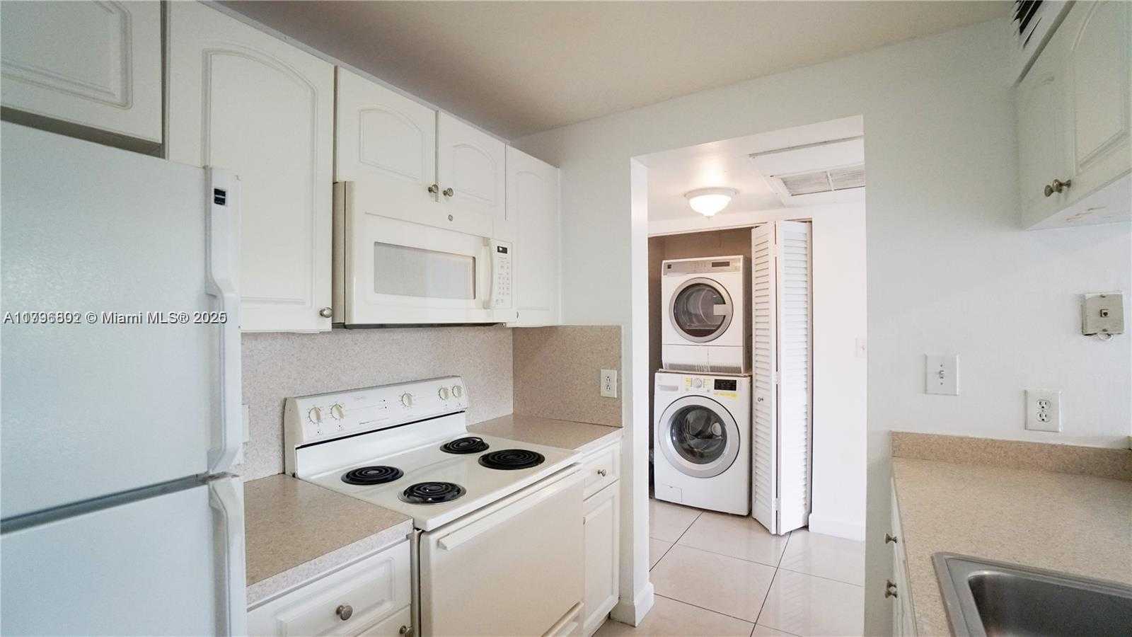 Small Image of 8100 GENEVA CT #343, Doral Number 4