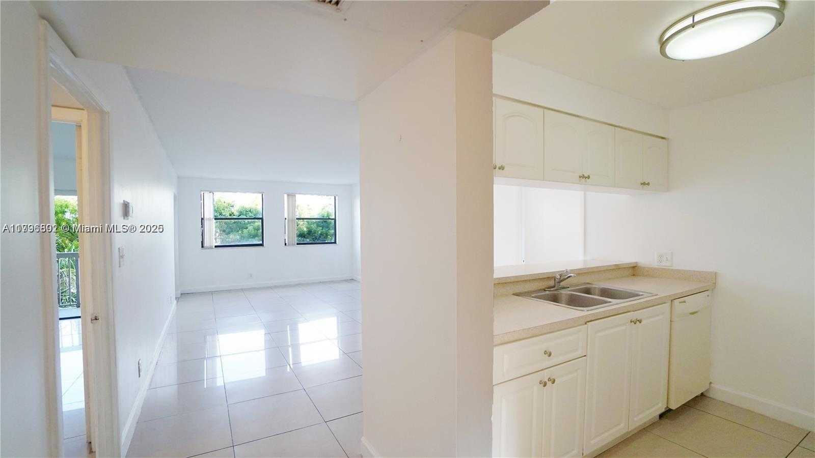 Small Image of 8100 GENEVA CT #343, Doral Number 7