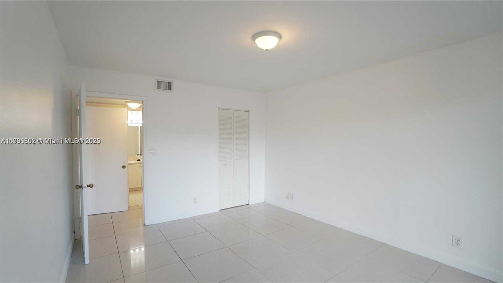 Small Image of 8100 GENEVA CT #343, Doral Number 9