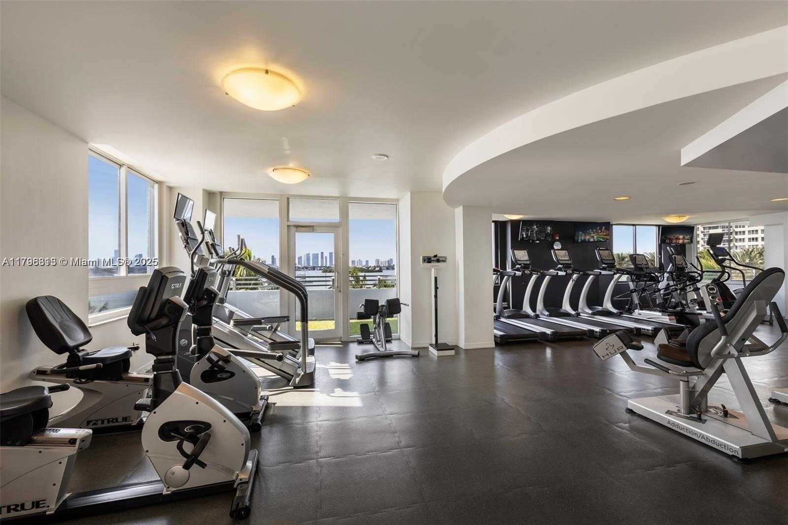 Small Image of 1330 WEST AVE #1710, Miami Beach Number 6