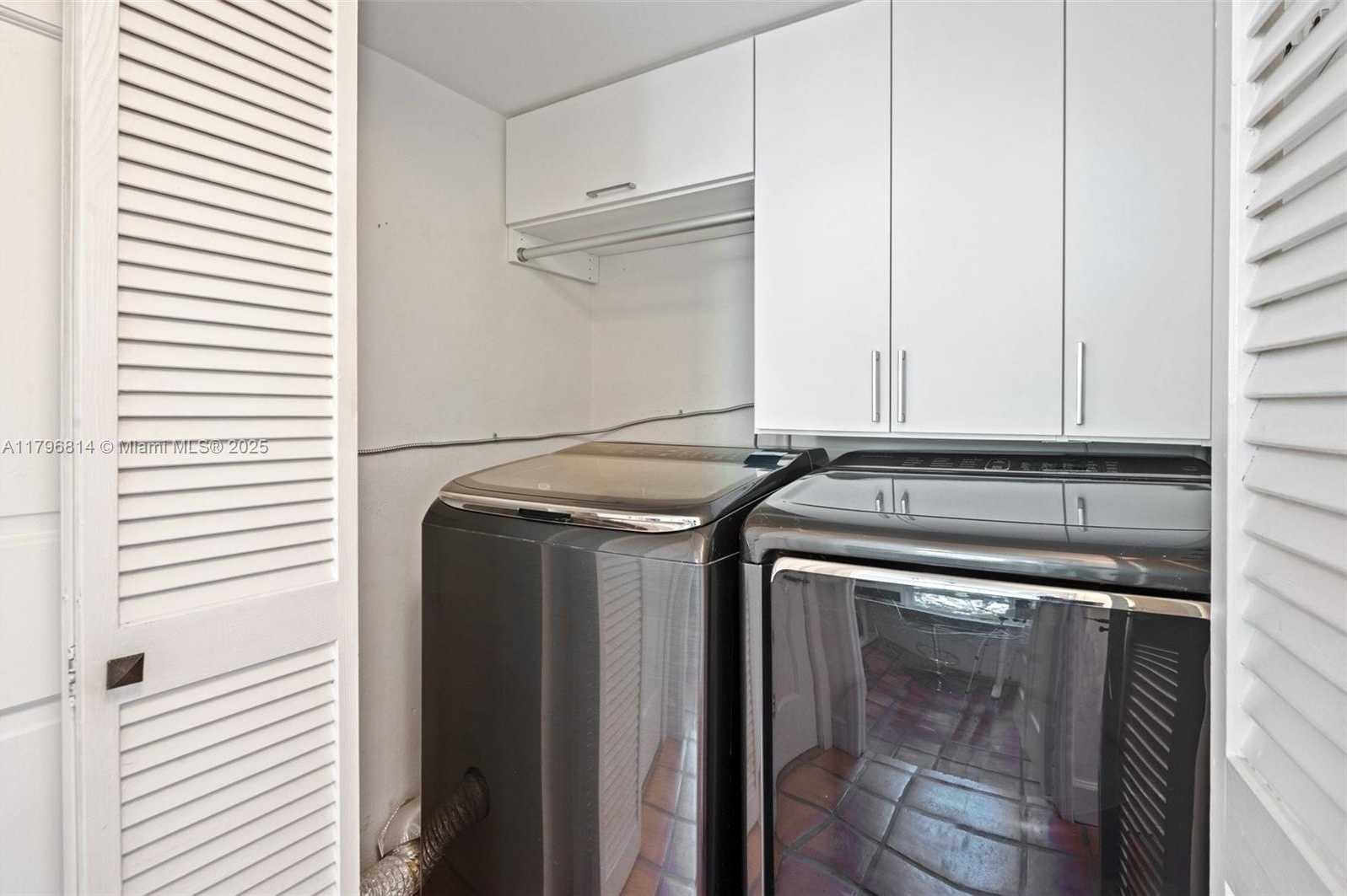 Small Image of 4054 BONITA AVE, Miami Number 19