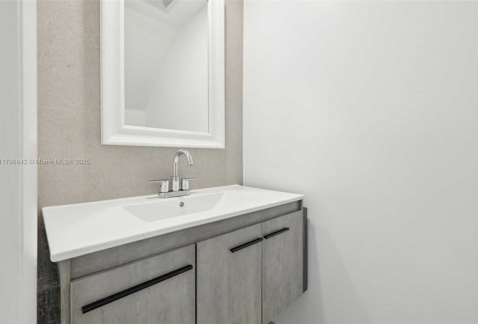 Small Image of 1951 ATLANTIC SHORES BLVD #14, Hallandale Beach Number 18