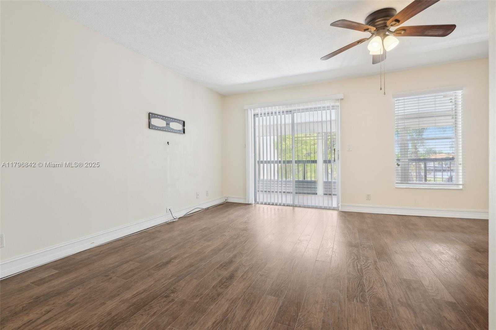 Small Image of 1951 ATLANTIC SHORES BLVD #14, Hallandale Beach Number 21