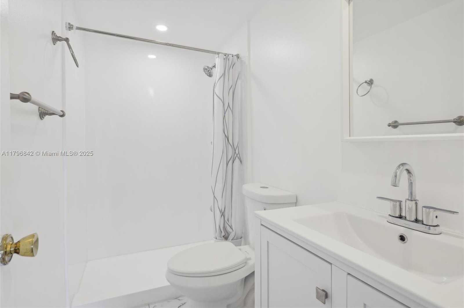 Small Image of 1951 ATLANTIC SHORES BLVD #14, Hallandale Beach Number 29