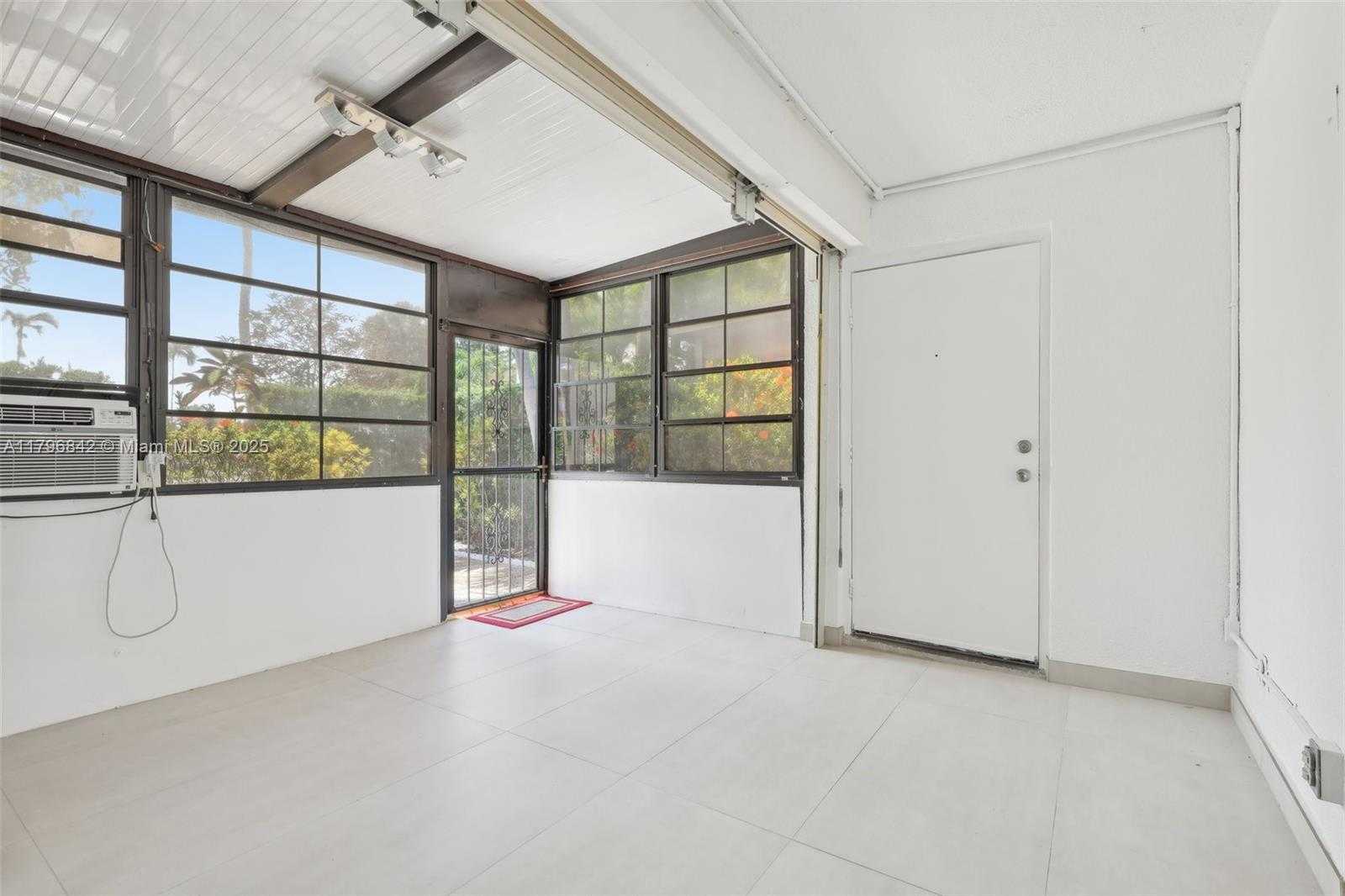 Small Image of 1951 ATLANTIC SHORES BLVD #14, Hallandale Beach Number 30