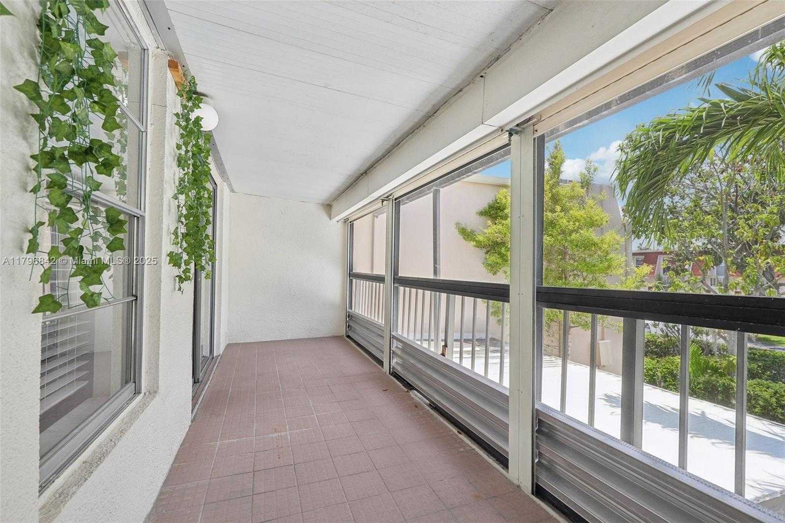 Small Image of 1951 ATLANTIC SHORES BLVD #14, Hallandale Beach Number 31