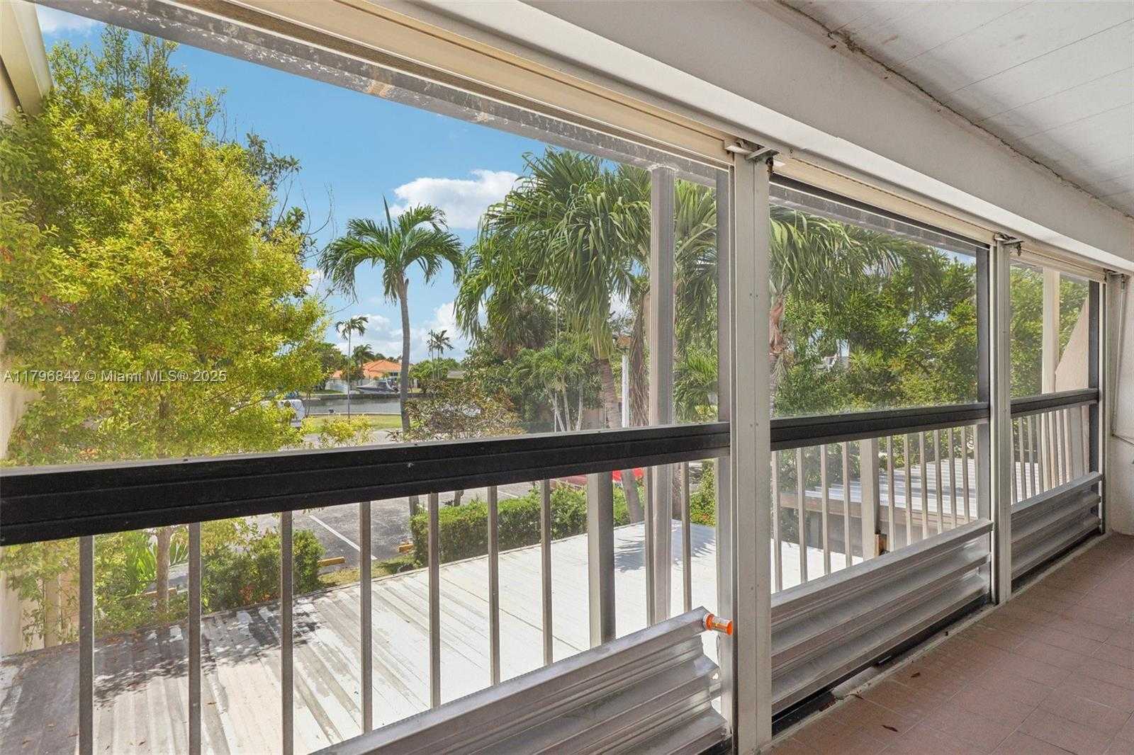 Small Image of 1951 ATLANTIC SHORES BLVD #14, Hallandale Beach Number 32
