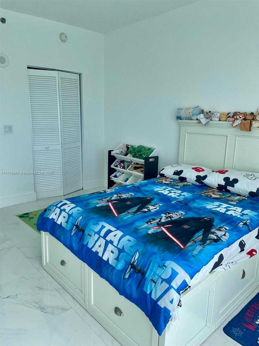 Small Image of 950 BRICKELL BAY DR #3410, Miami Number 10