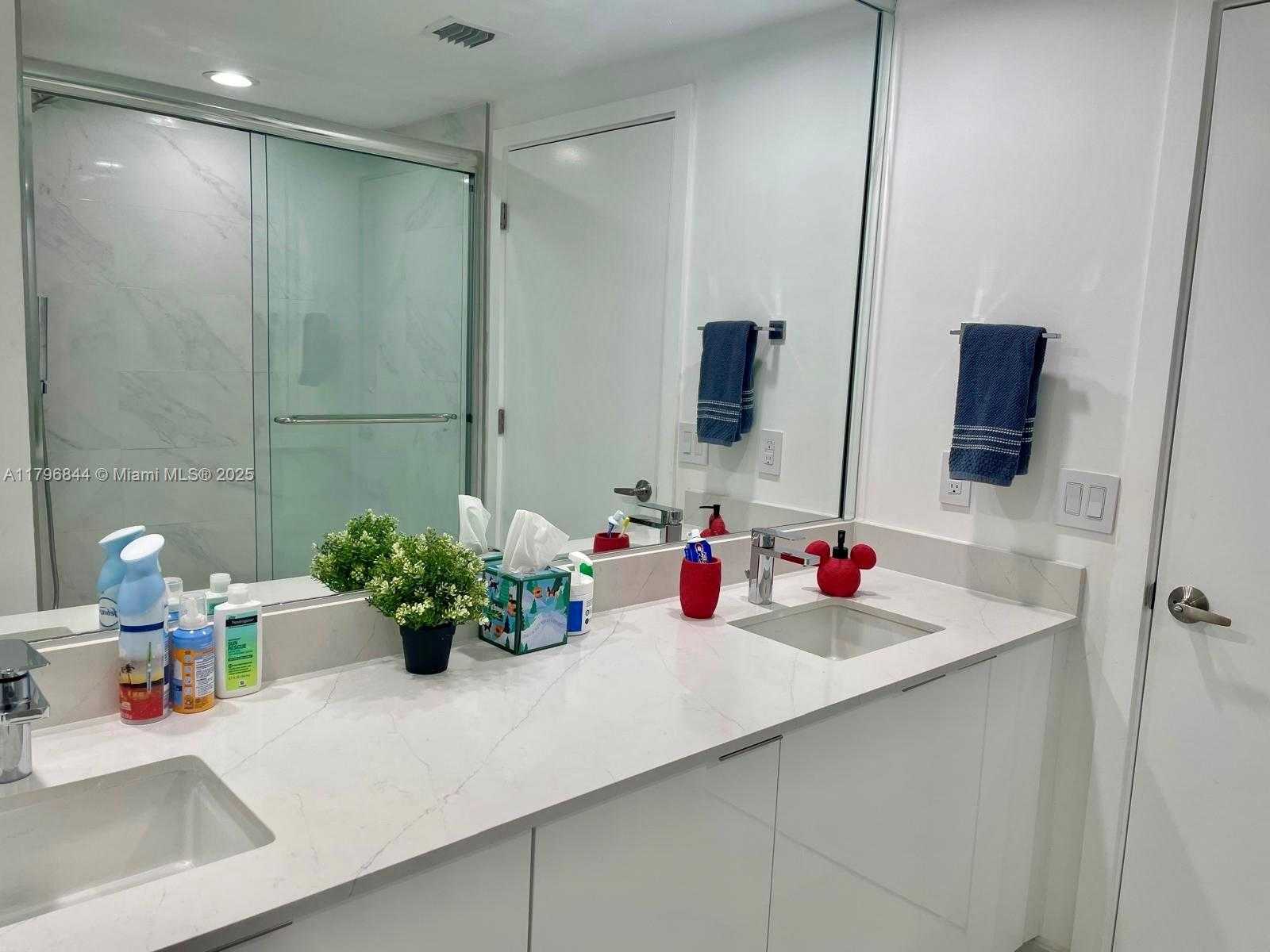 Small Image of 950 BRICKELL BAY DR #3410, Miami Number 12