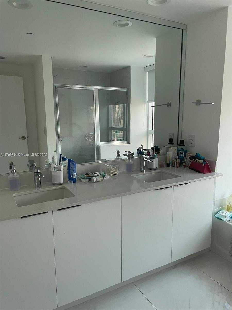 Small Image of 950 BRICKELL BAY DR #3410, Miami Number 13