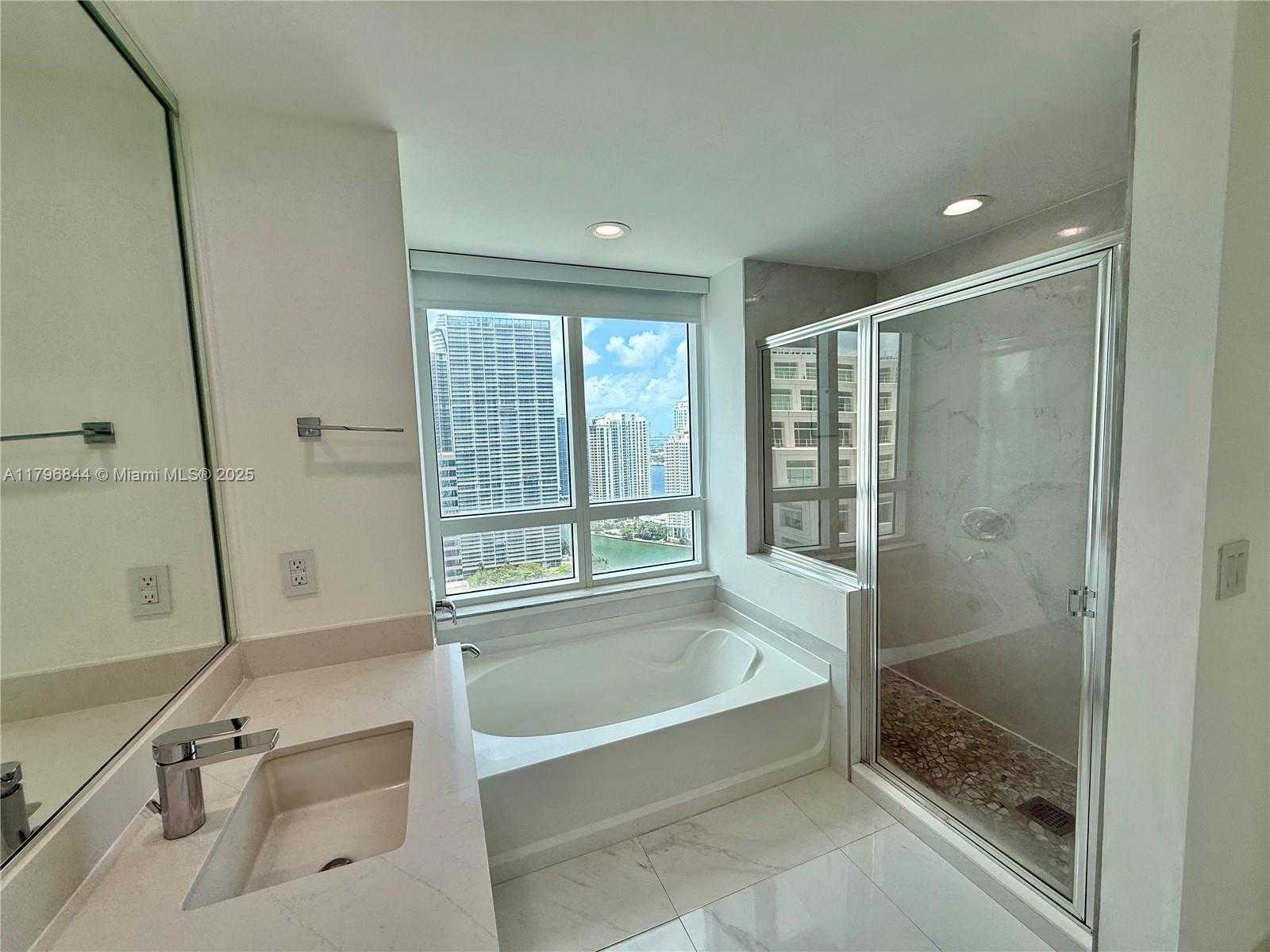 Small Image of 950 BRICKELL BAY DR #3410, Miami Number 15