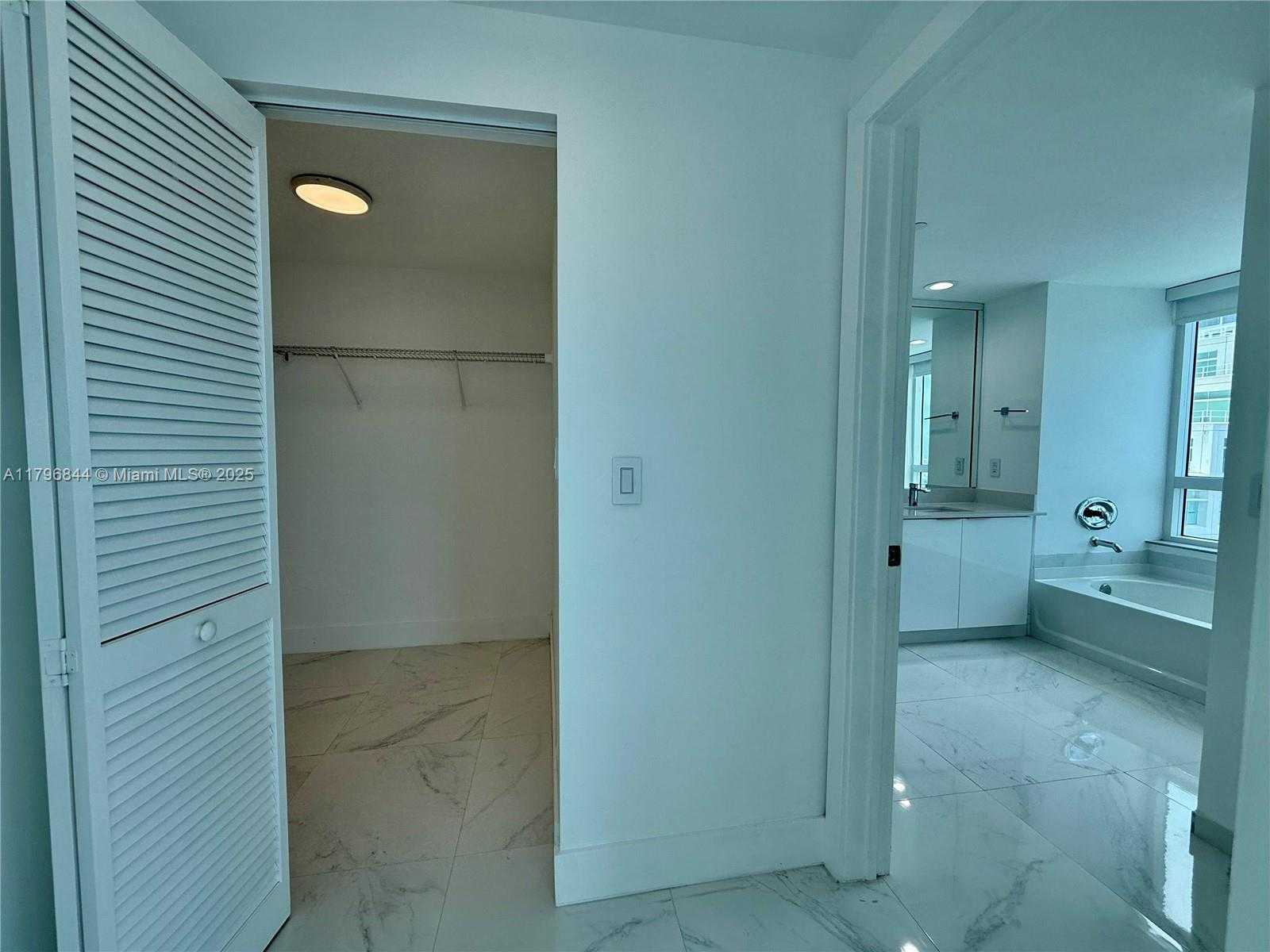 Small Image of 950 BRICKELL BAY DR #3410, Miami Number 16