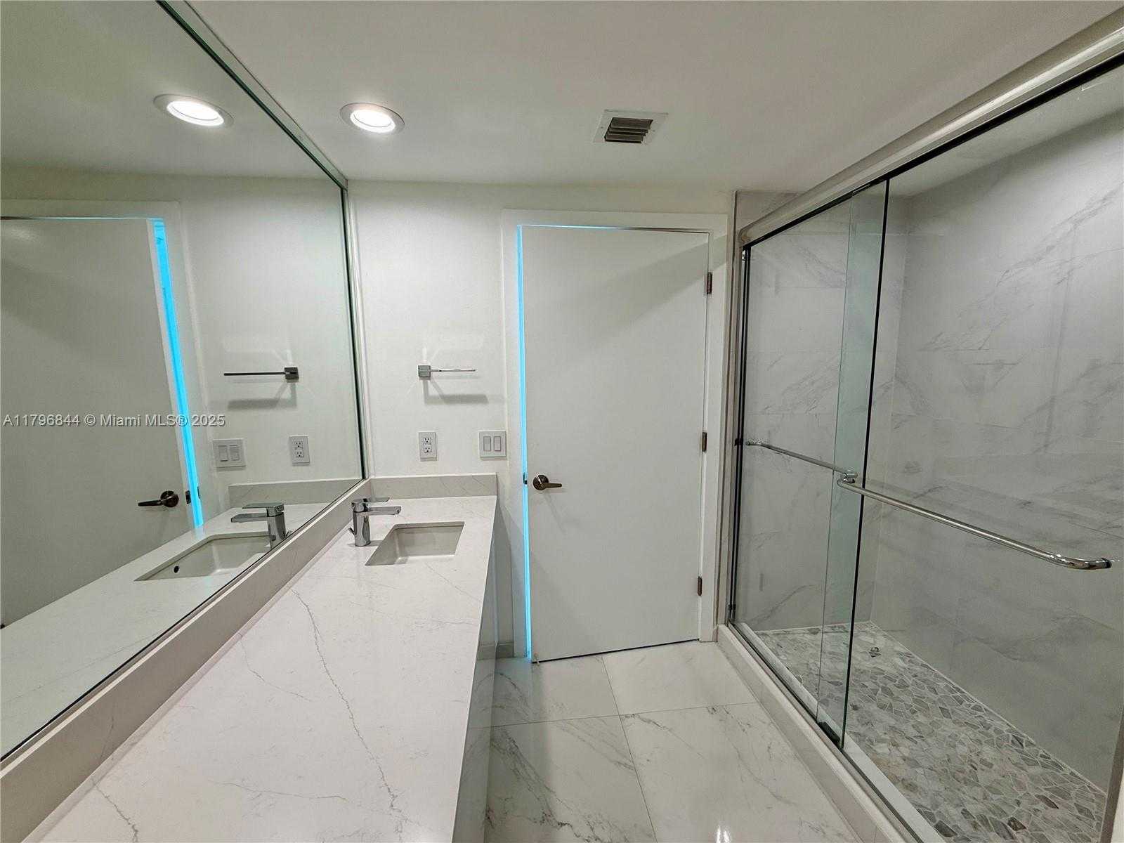 Small Image of 950 BRICKELL BAY DR #3410, Miami Number 17