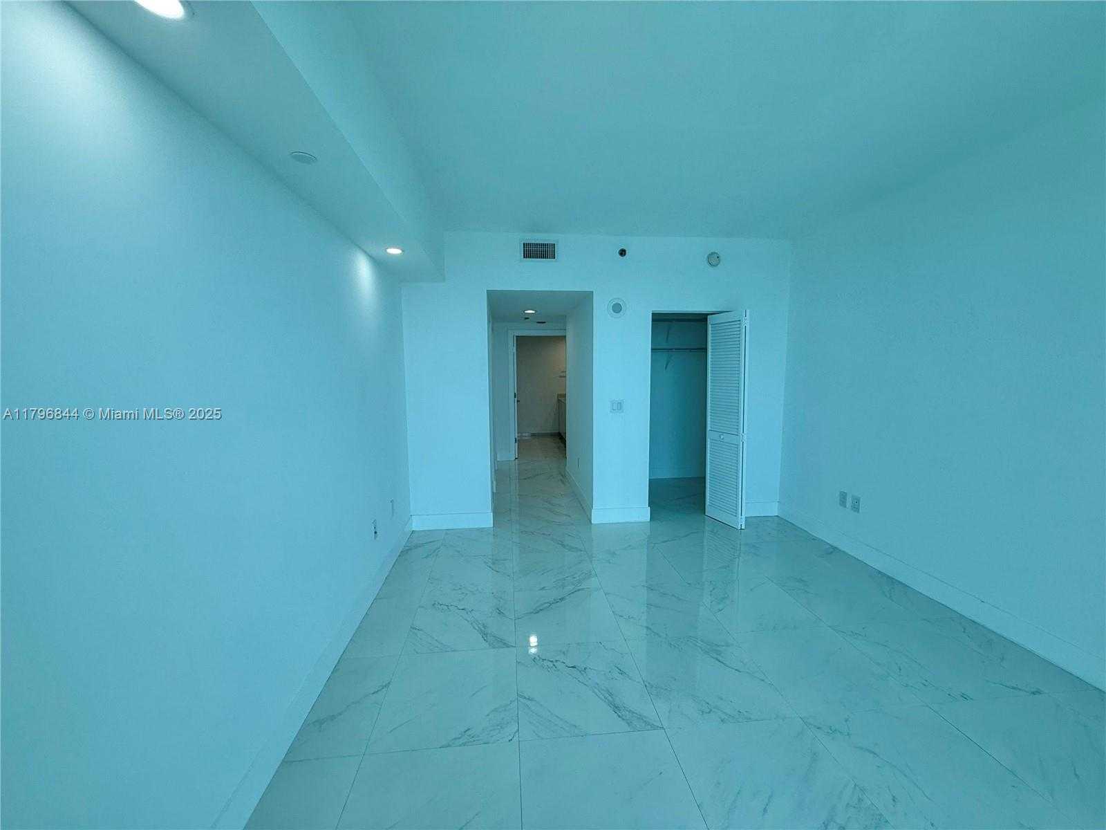 Small Image of 950 BRICKELL BAY DR #3410, Miami Number 21