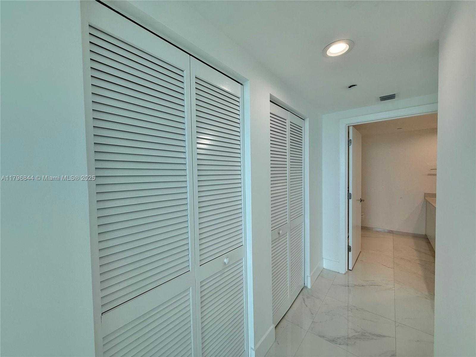 Small Image of 950 BRICKELL BAY DR #3410, Miami Number 22