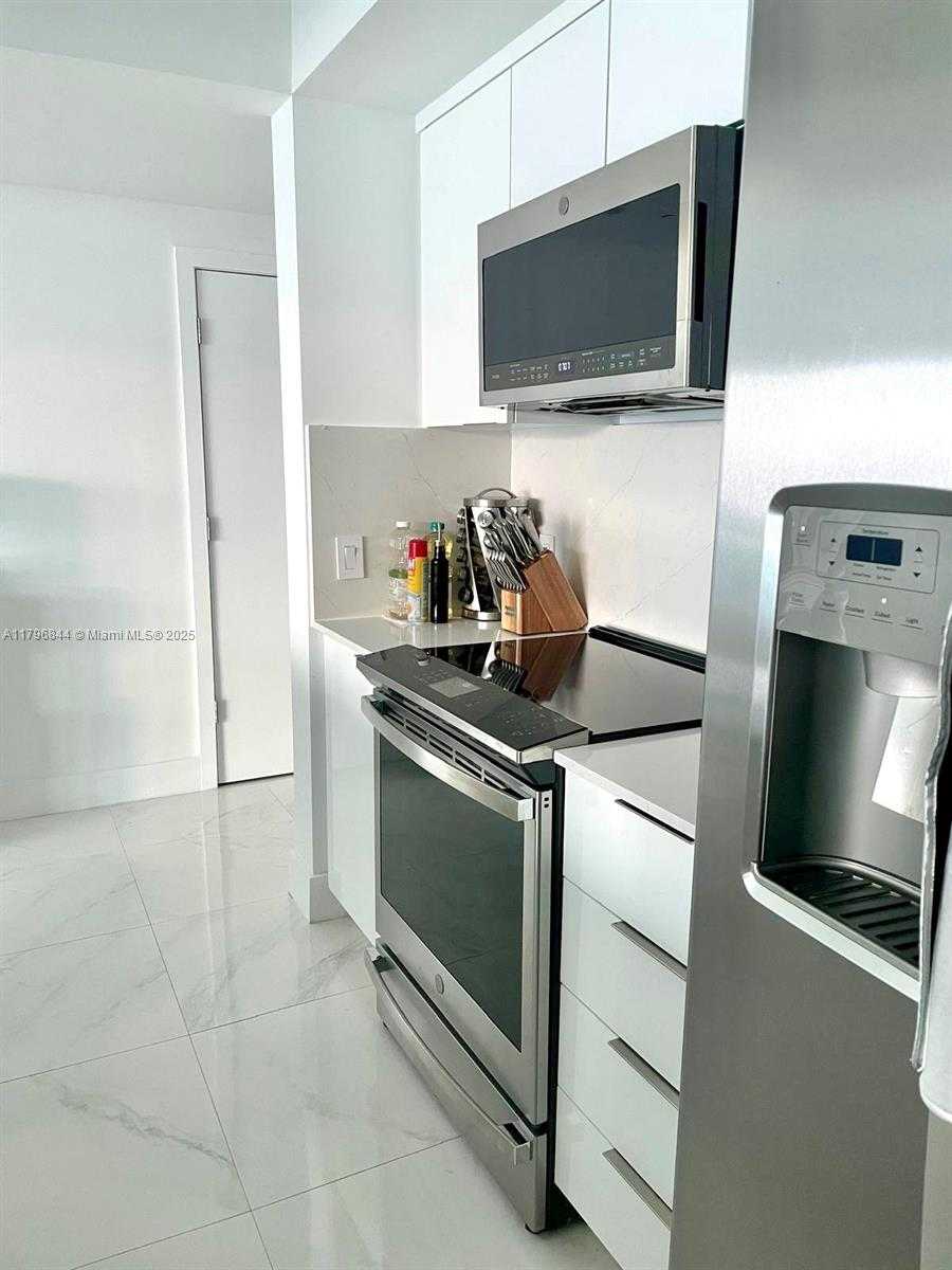 Small Image of 950 BRICKELL BAY DR #3410, Miami Number 6
