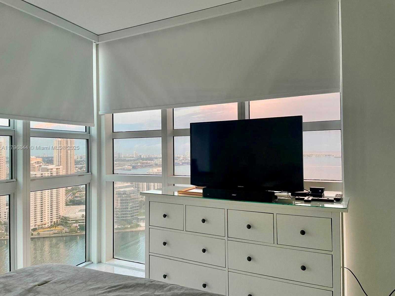 Small Image of 950 BRICKELL BAY DR #3410, Miami Number 8
