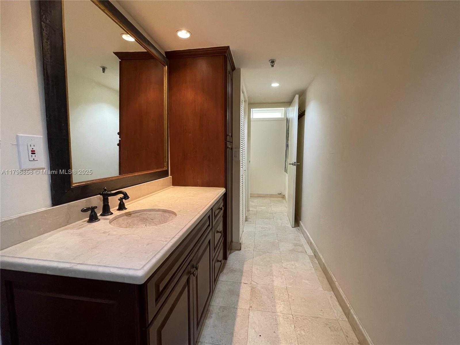 Small Image of 2625 COLLINS AVE #605, Miami Beach Number 11