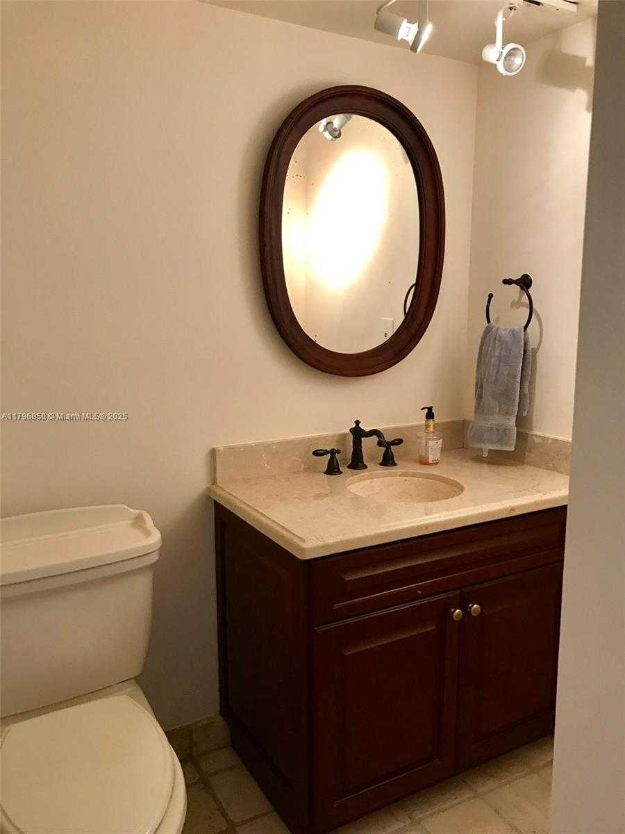 Small Image of 2625 COLLINS AVE #605, Miami Beach Number 14