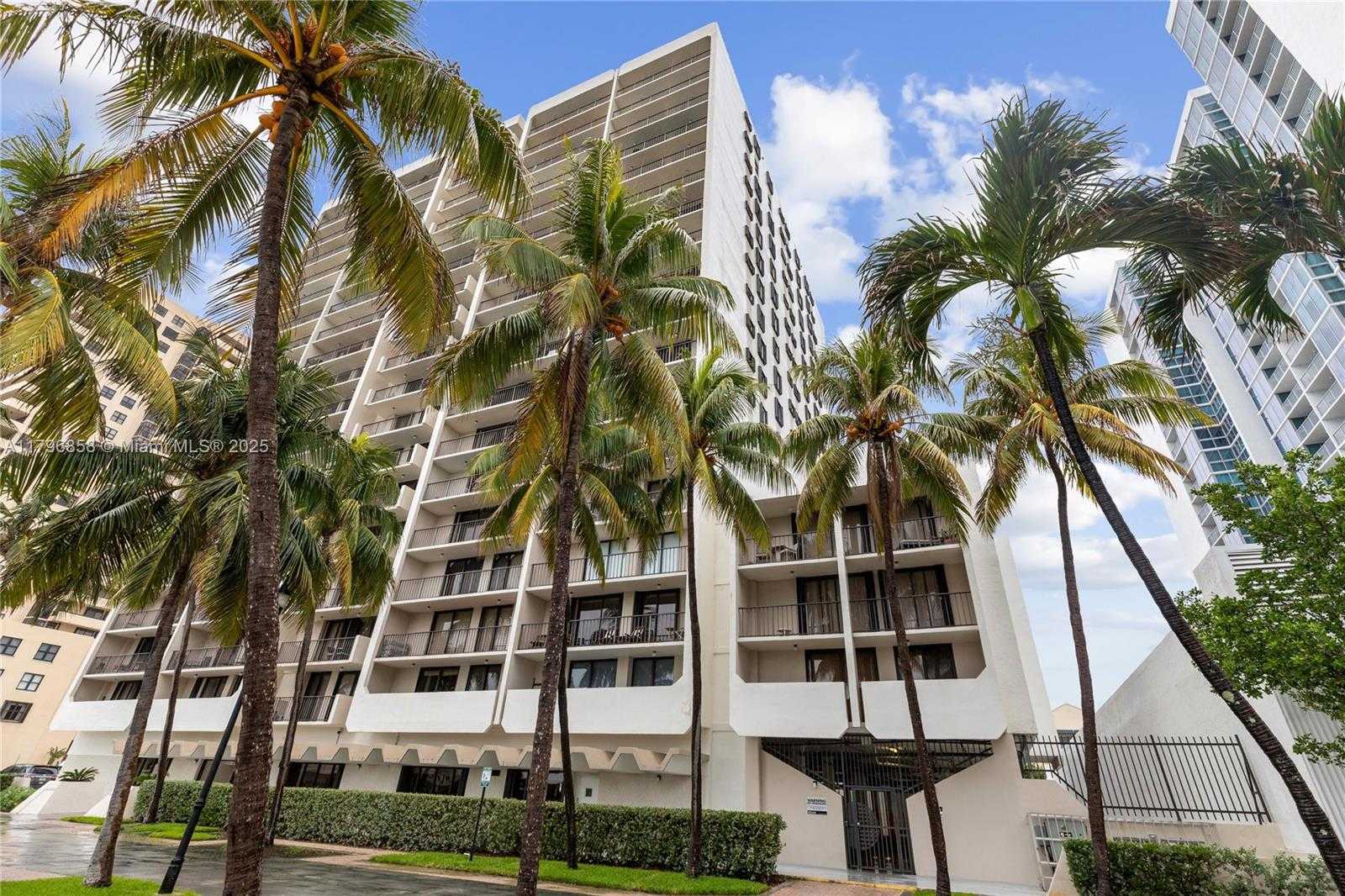Small Image of 2625 COLLINS AVE #605, Miami Beach Number 16