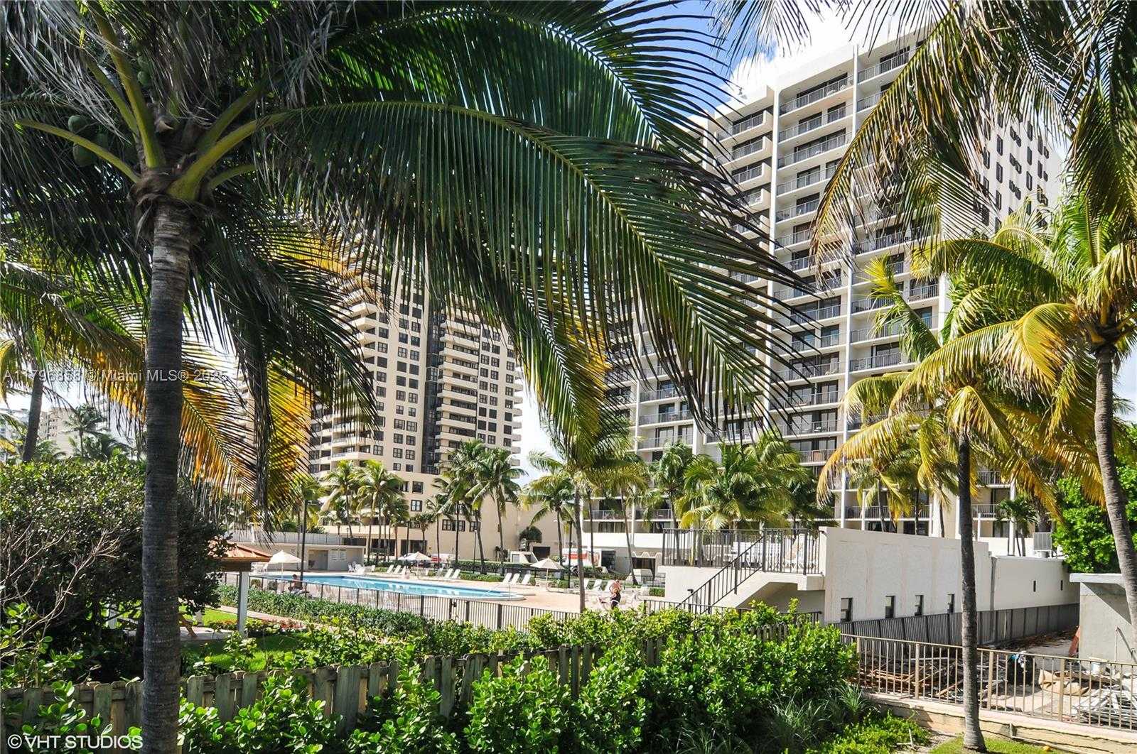 Small Image of 2625 COLLINS AVE #605, Miami Beach Number 17