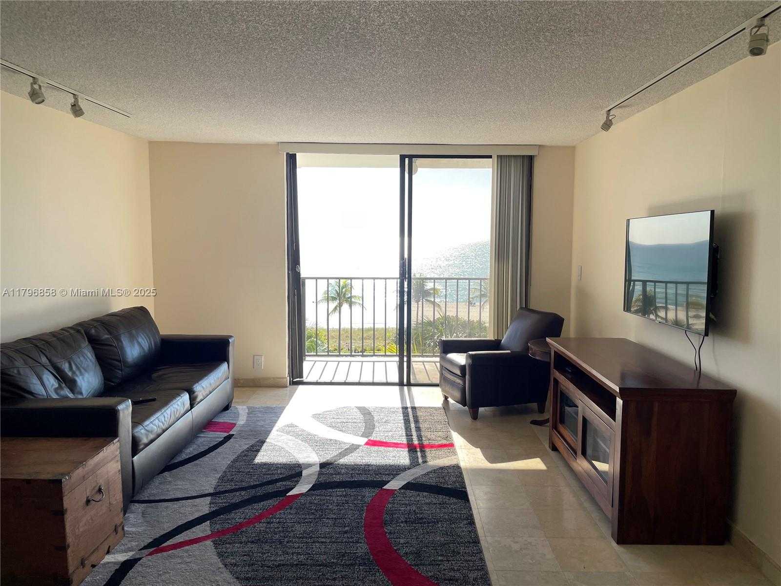 Small Image of 2625 COLLINS AVE #605, Miami Beach Number 2