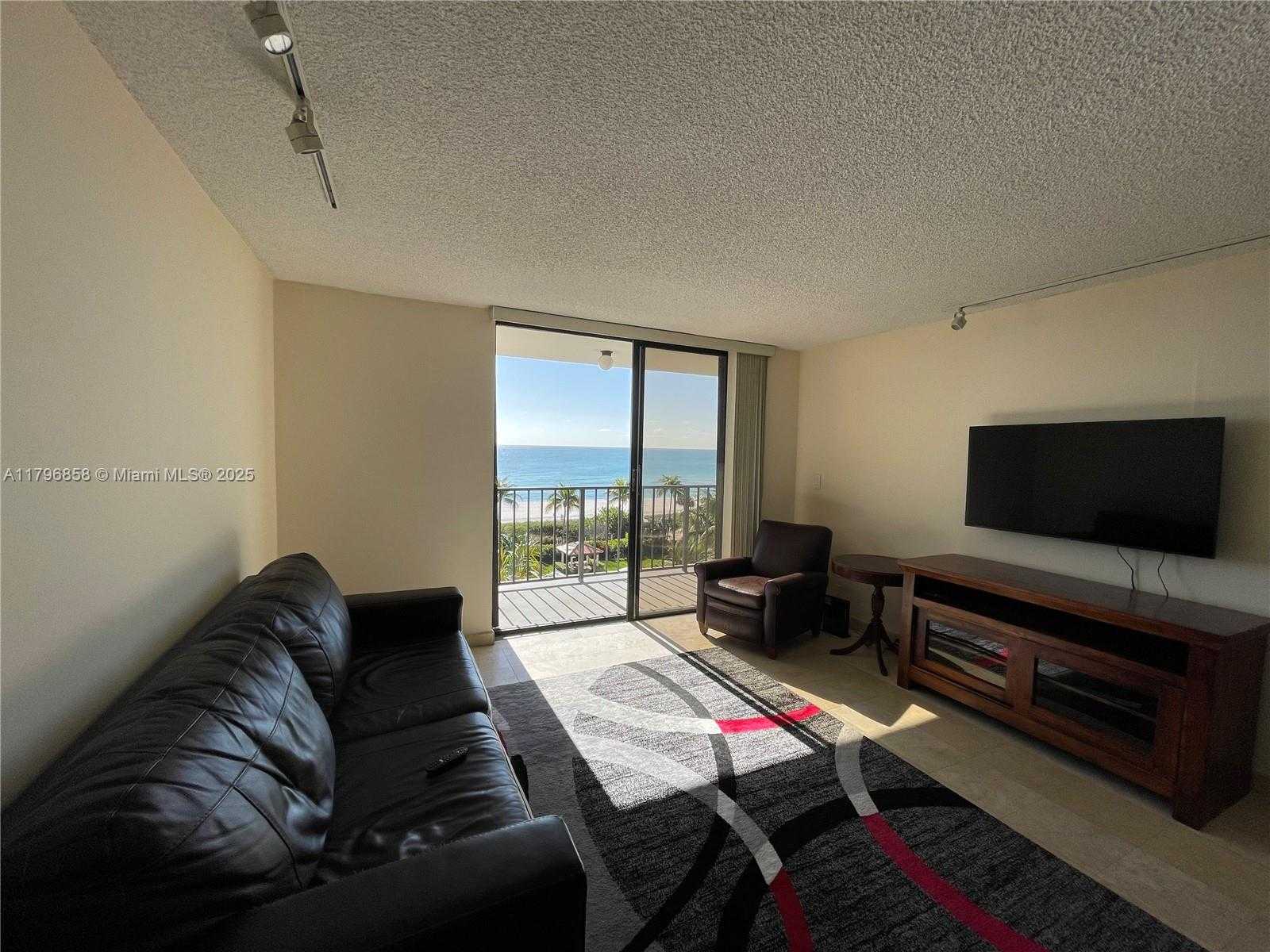 Small Image of 2625 COLLINS AVE #605, Miami Beach Number 3