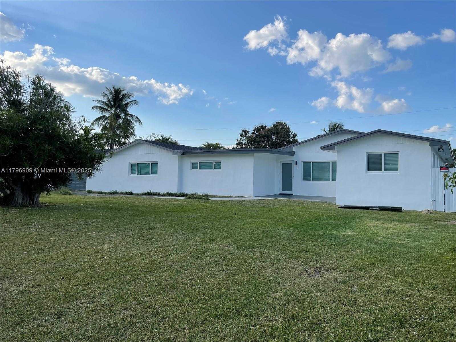 Small Image of 10945 SOUTH WEST 172ND TER, Miami Number 11