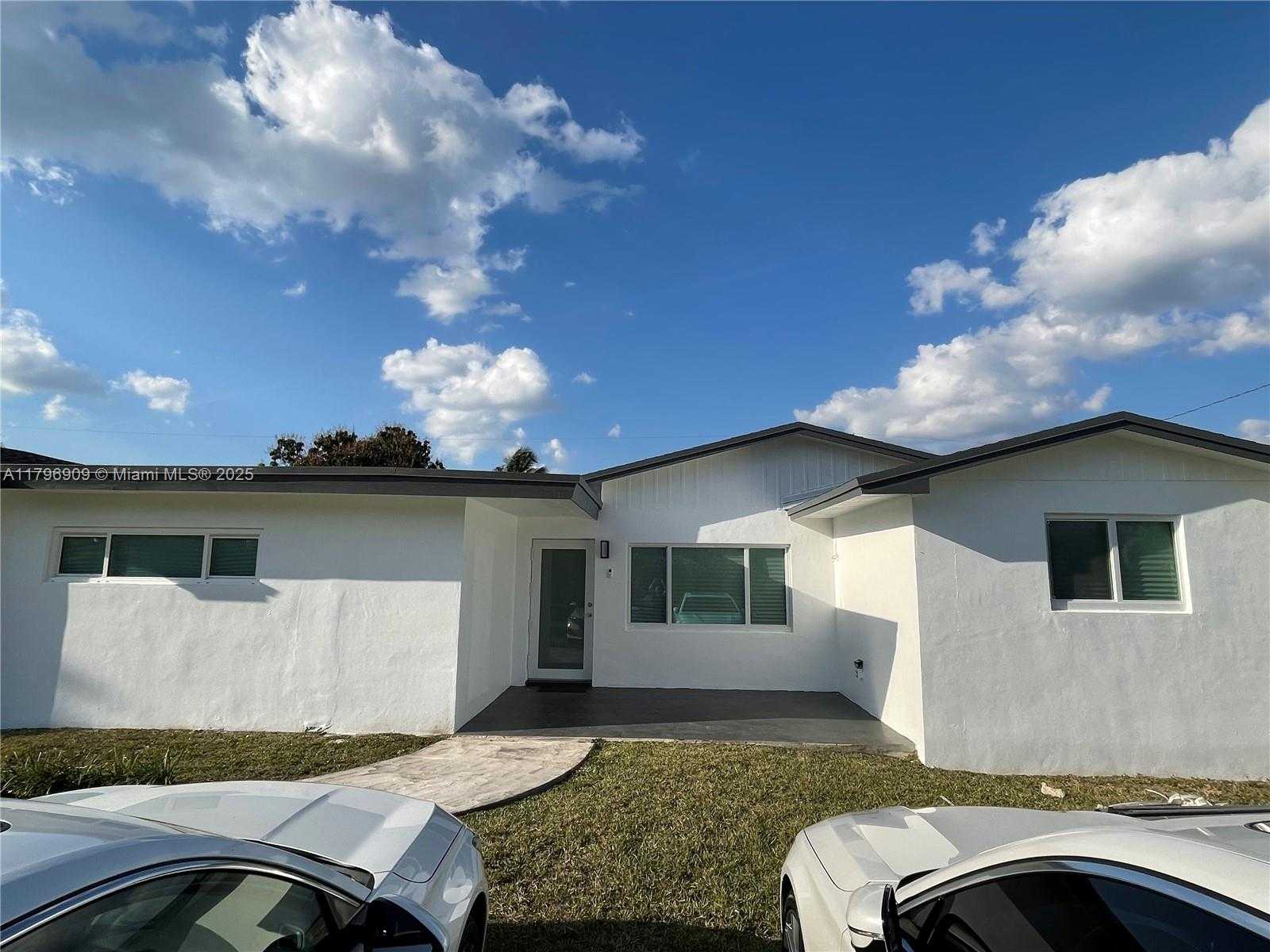 Small Image of 10945 SOUTH WEST 172ND TER, Miami Number 2