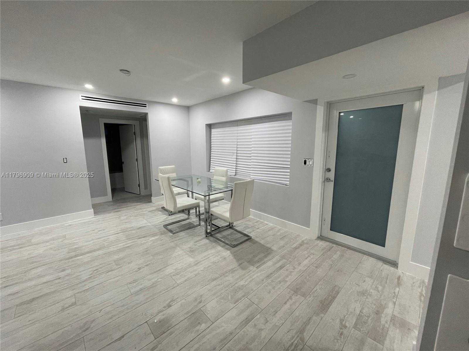 Small Image of 10945 SOUTH WEST 172ND TER, Miami Number 3