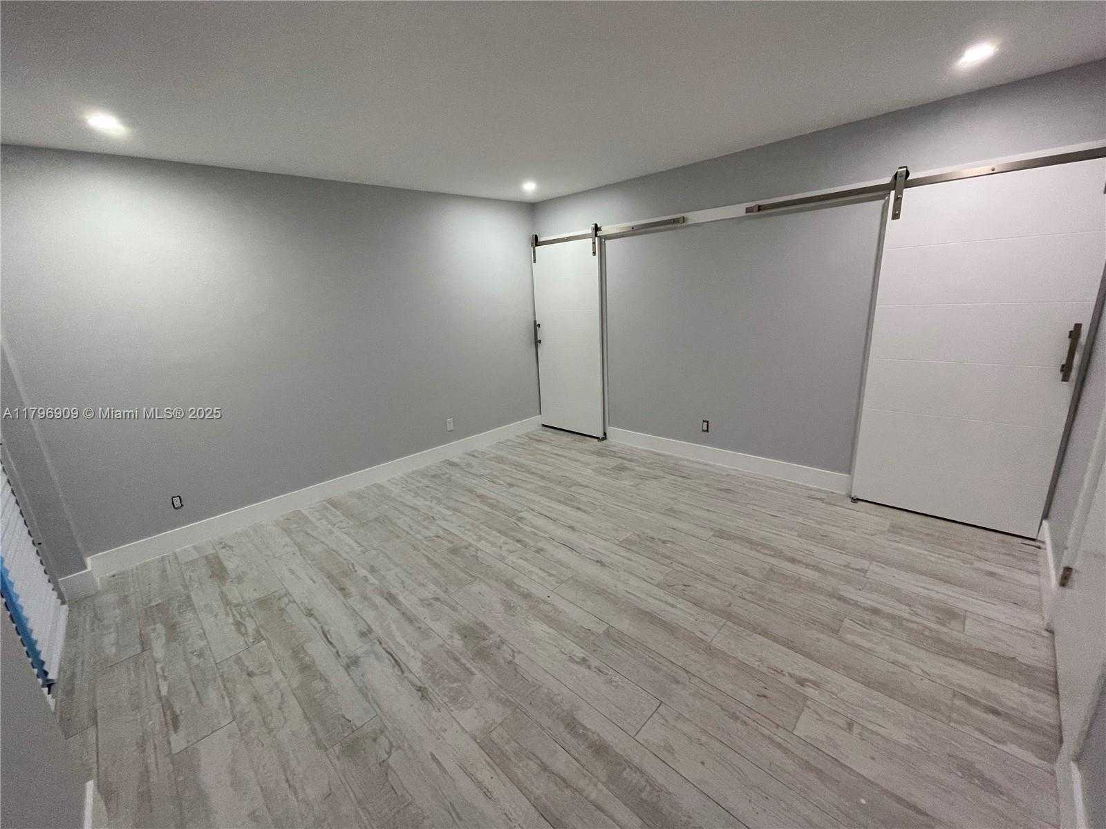 Small Image of 10945 SOUTH WEST 172ND TER, Miami Number 5