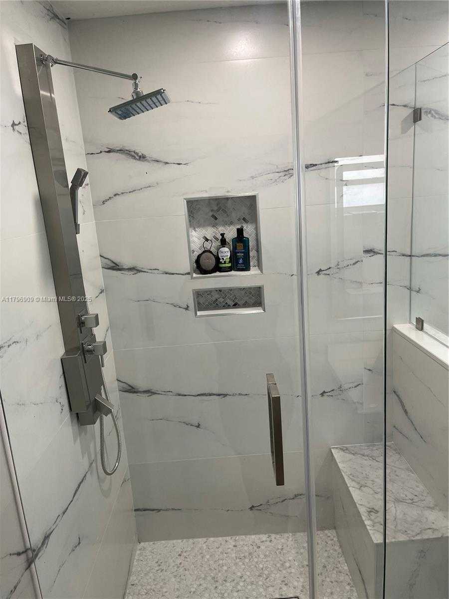 Small Image of 10945 SOUTH WEST 172ND TER, Miami Number 6