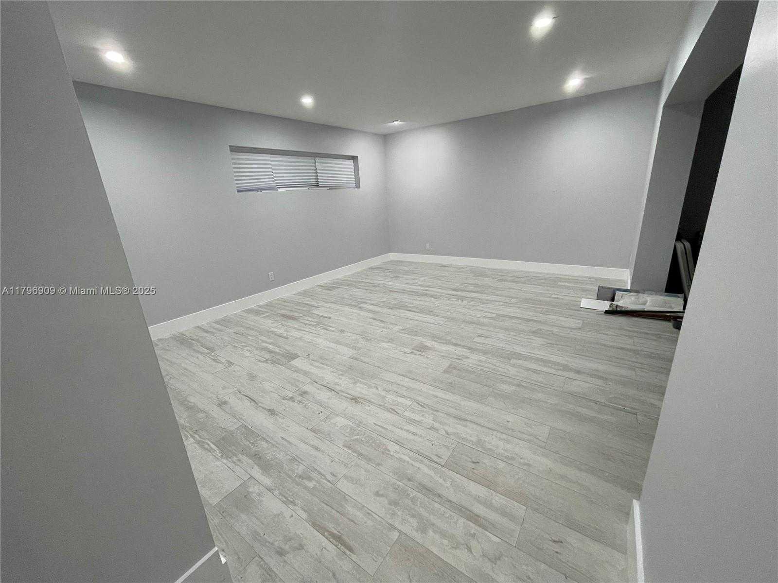 Small Image of 10945 SOUTH WEST 172ND TER, Miami Number 9