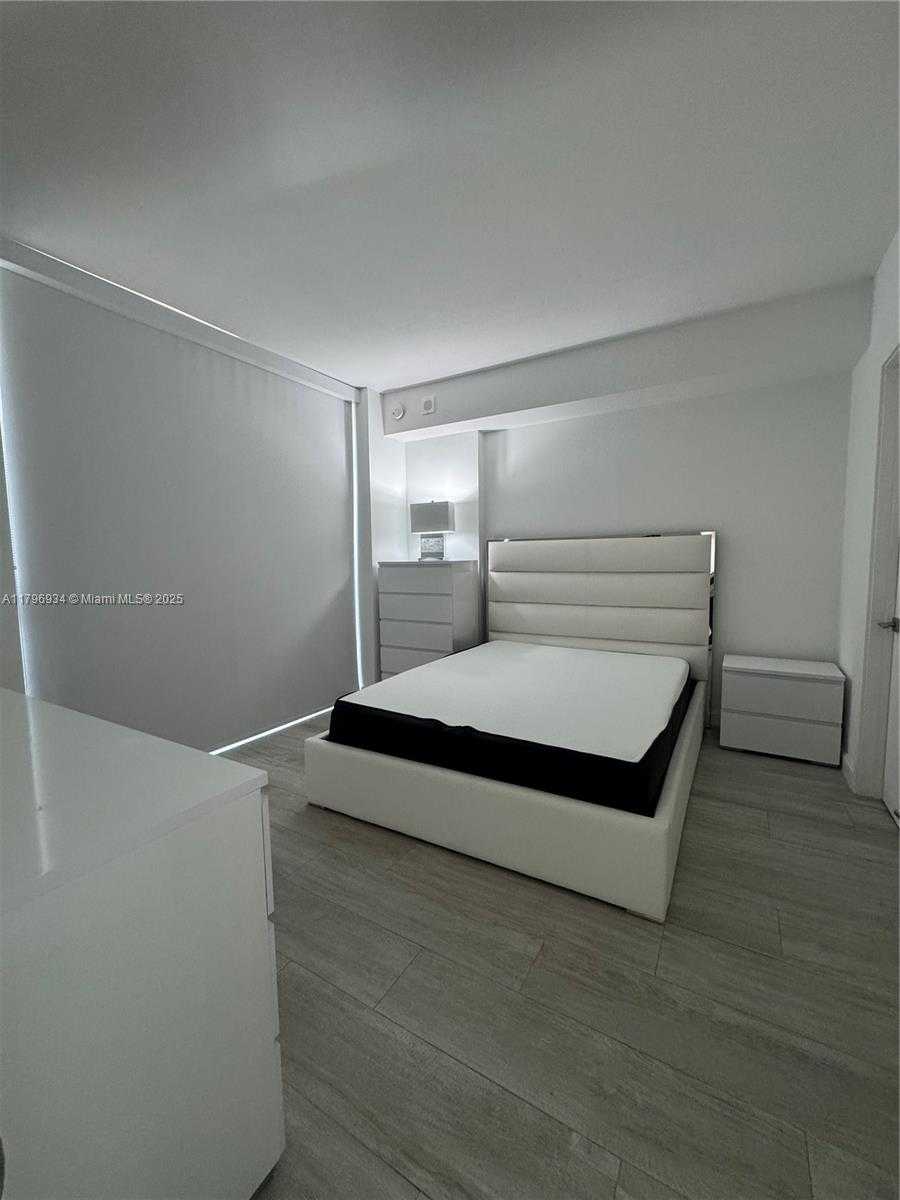 Small Image of 55 SOUTH WEST 9TH ST #3407, Miami Number 11