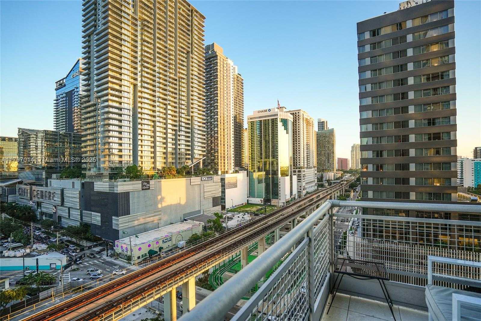 Small Image of 690 SOUTH WEST 1ST CT #1524, Miami Number 11