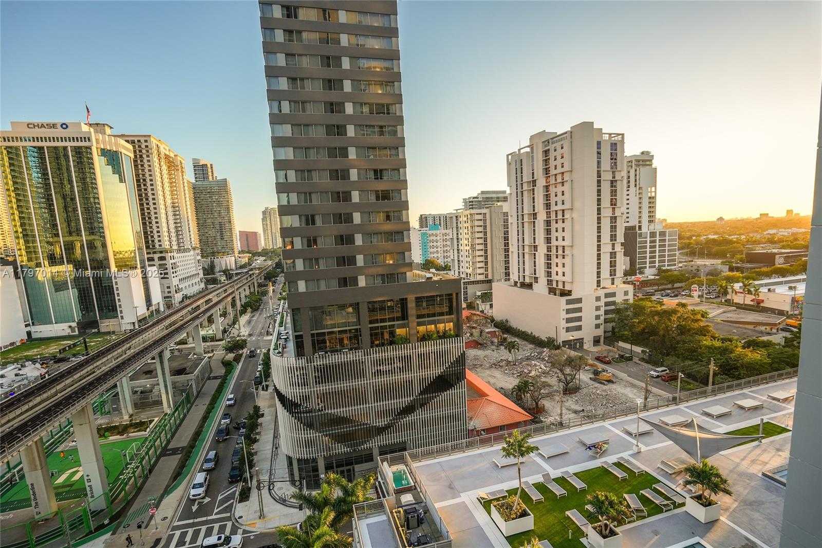 Small Image of 690 SOUTH WEST 1ST CT #1524, Miami Number 12