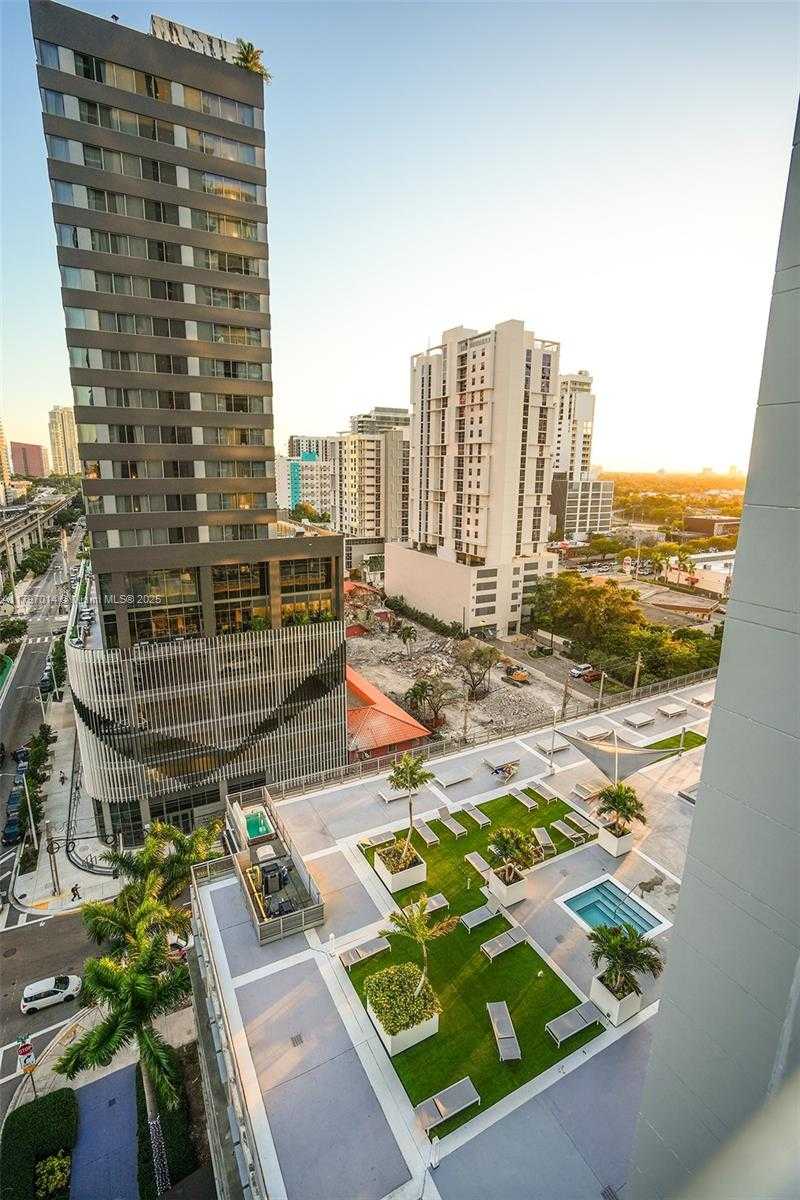 Small Image of 690 SOUTH WEST 1ST CT #1524, Miami Number 13