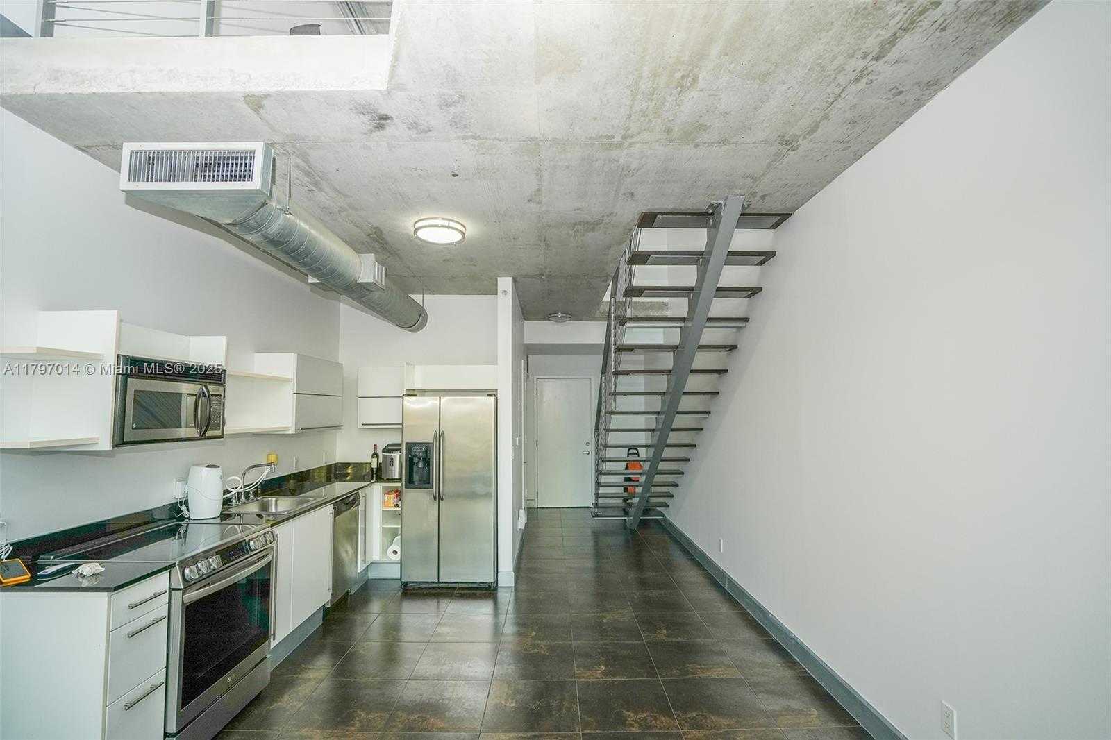 Small Image of 690 SOUTH WEST 1ST CT #1524, Miami Number 4