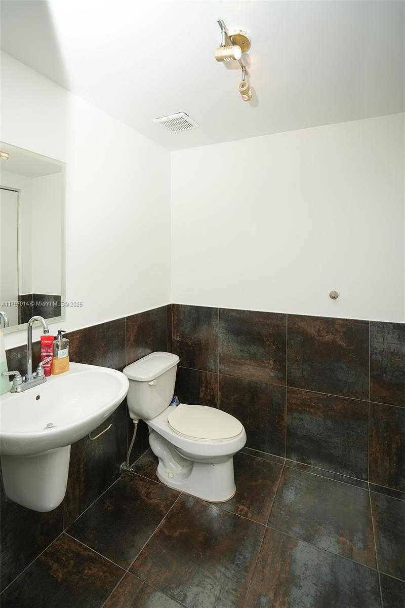 Small Image of 690 SOUTH WEST 1ST CT #1524, Miami Number 5