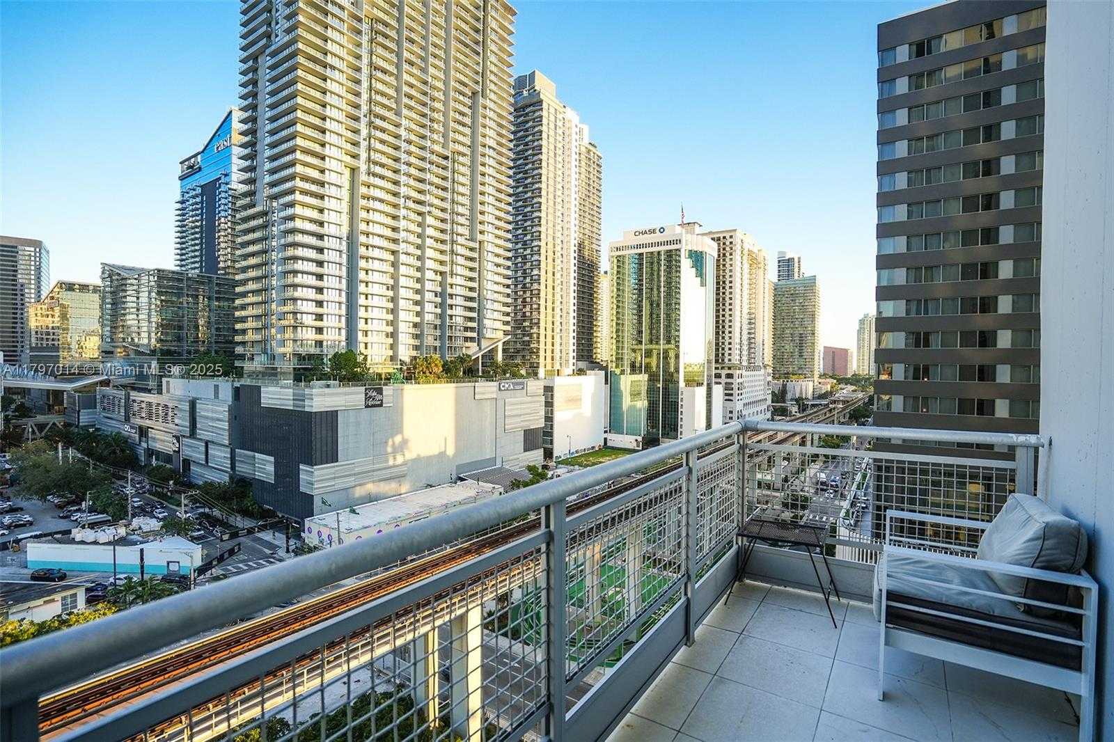 Small Image of 690 SOUTH WEST 1ST CT #1524, Miami Number 6