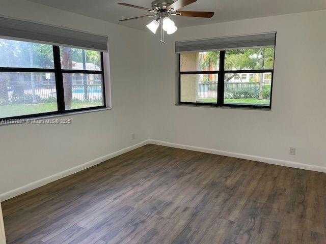 Small Image of 8180 #118, Doral Number 12
