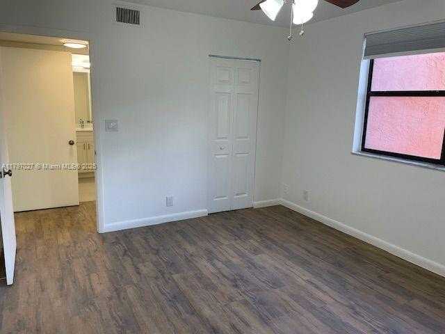 Small Image of 8180 #118, Doral Number 13