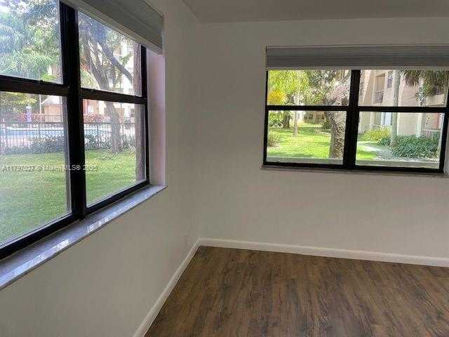 Small Image of 8180 #118, Doral Number 14